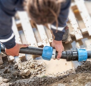 Repair/install plastic pipes